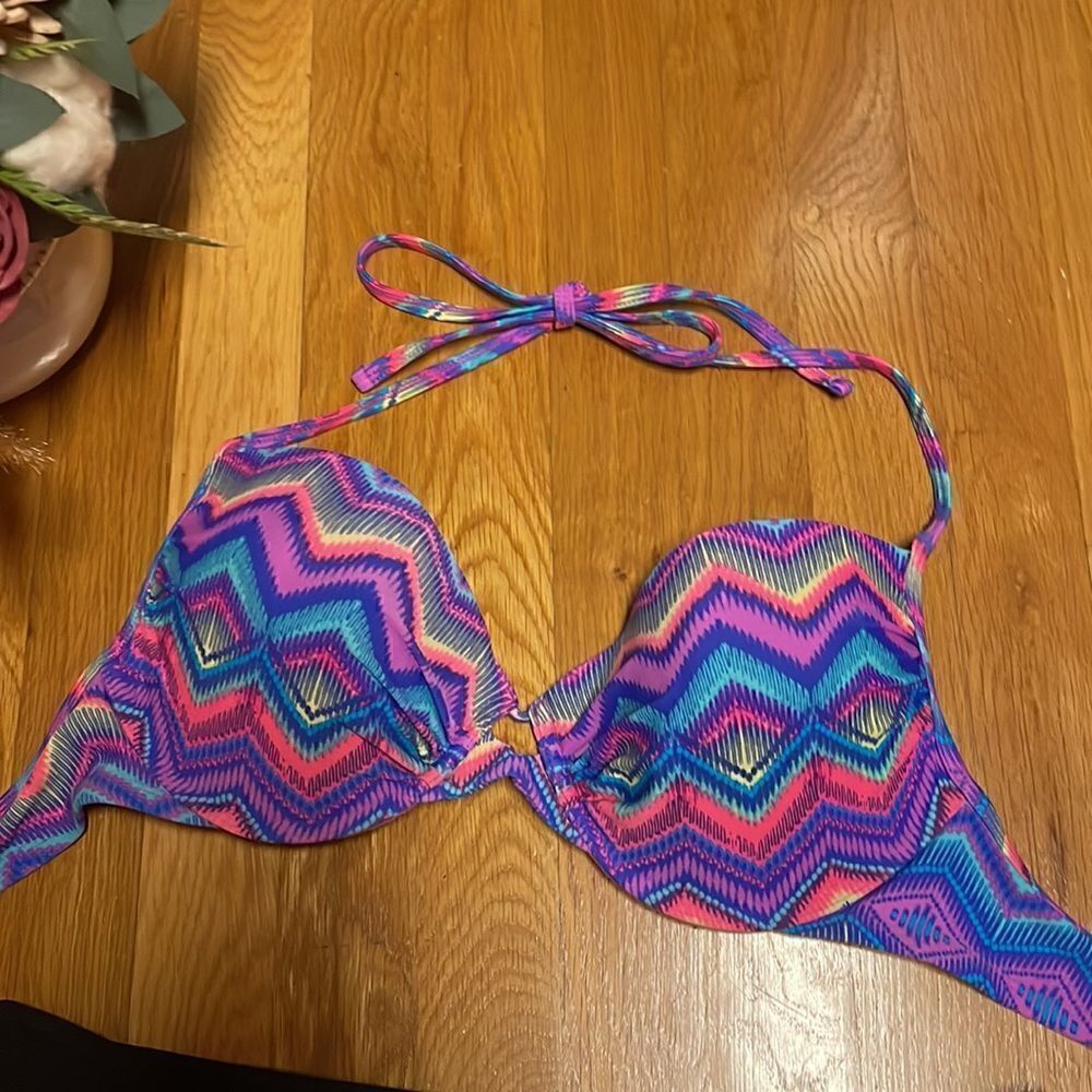 Xhilaration Bathing suit Top - XL - Great Used Condition 🌻
